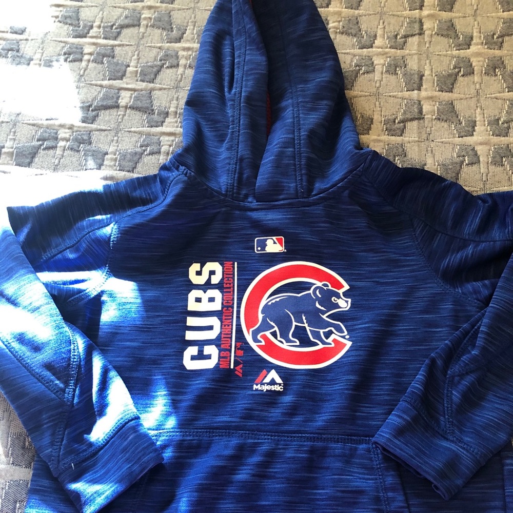 Authentic Cubs Dry-fit Sweatshirt. Youth Size 7.